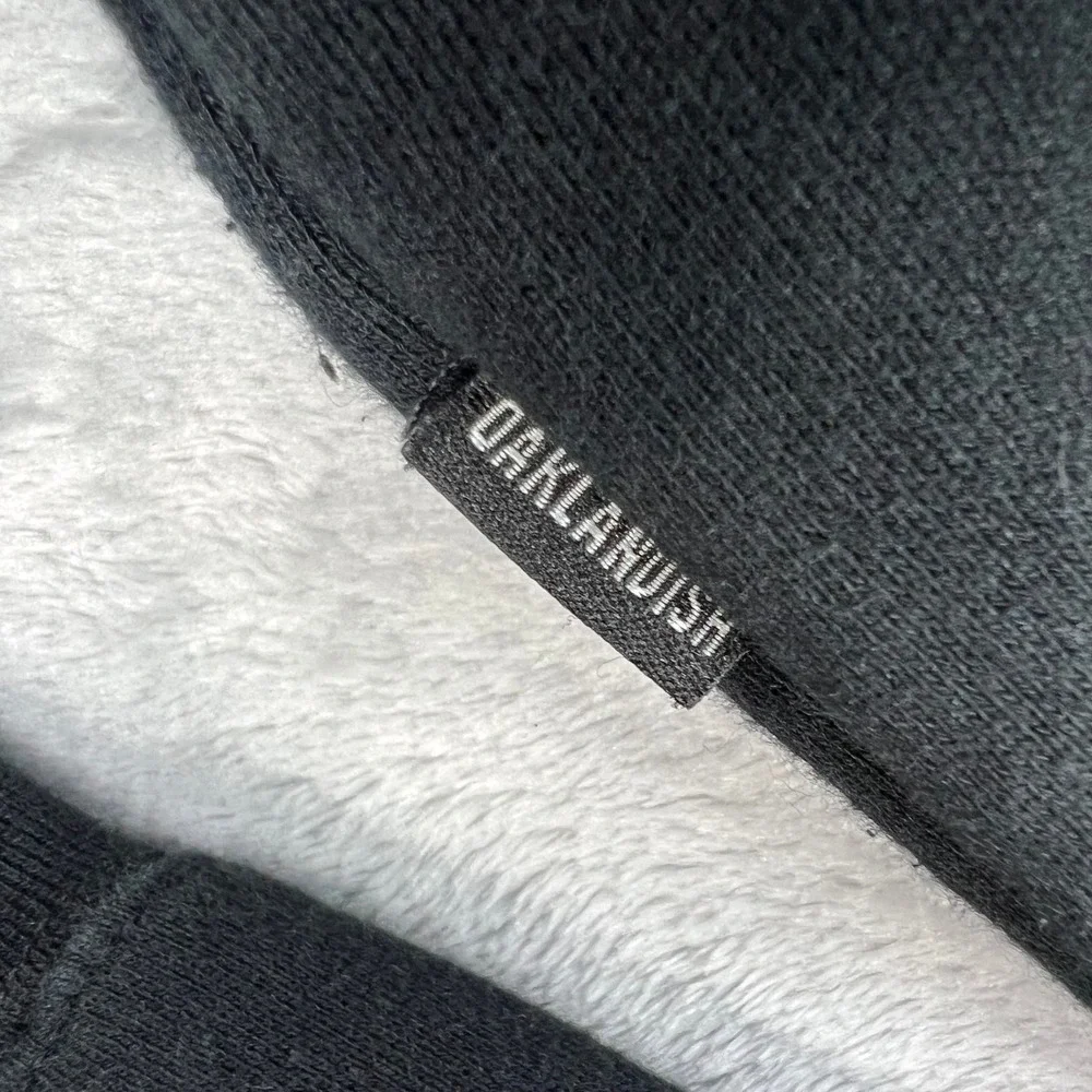 Oaklandish Sweatshirt Mens Small Black Excellent Peace Sign Chenille Patch Crew